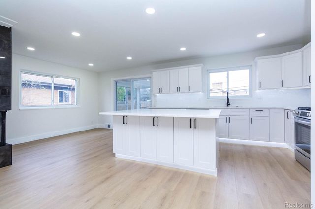 19259 Rockport Street, Roseville, MI 48066