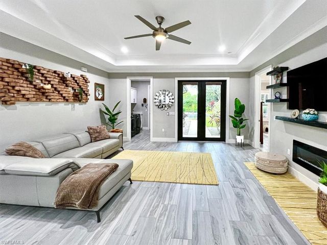 328 16th AVE NW, Naples, FL 34120