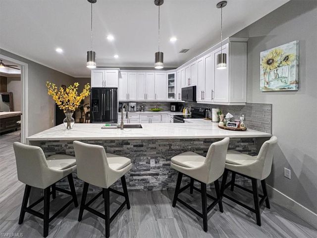 328 16th AVE NW, Naples, FL 34120