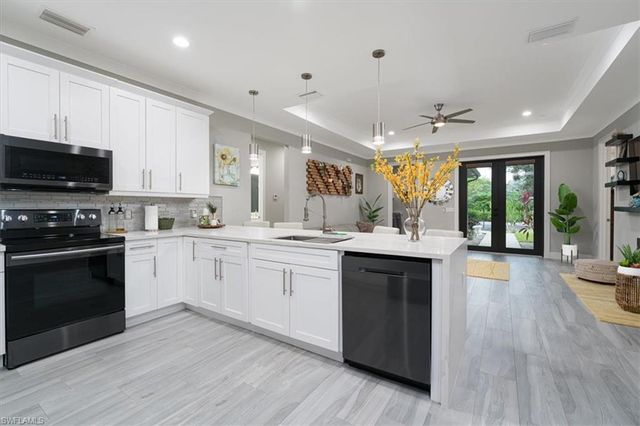 328 16th AVE NW, Naples, FL 34120