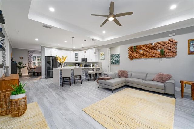 328 16th AVE NW, Naples, FL 34120