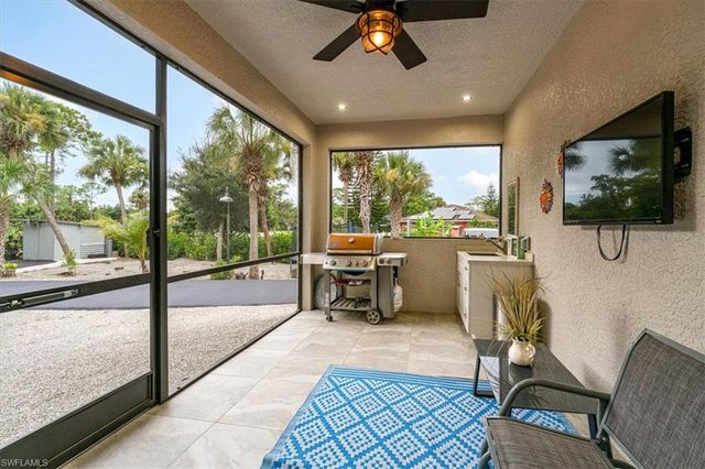 328 16th AVE NW, Naples, FL 34120