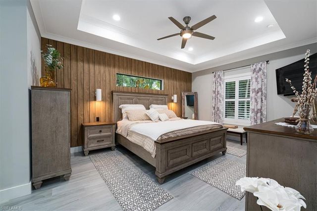 328 16th AVE NW, Naples, FL 34120