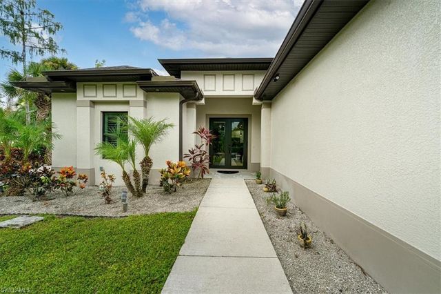 328 16th AVE NW, Naples, FL 34120
