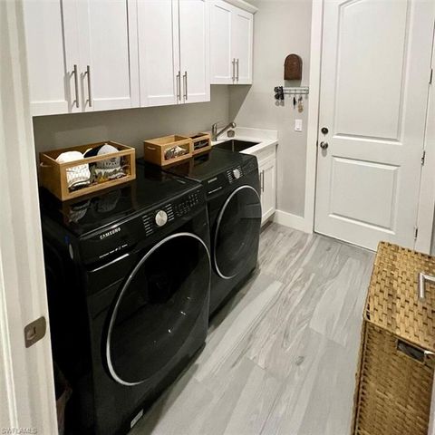 328 16th AVE NW, Naples, FL 34120