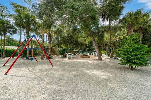 328 16th AVE NW, Naples, FL 34120