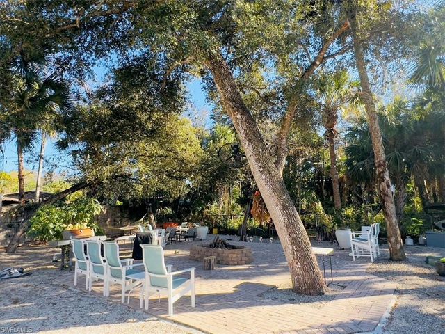 328 16th AVE NW, Naples, FL 34120