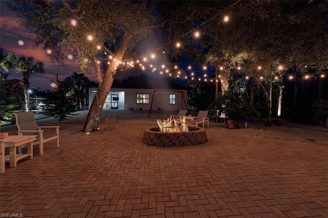 328 16th AVE NW, Naples, FL 34120