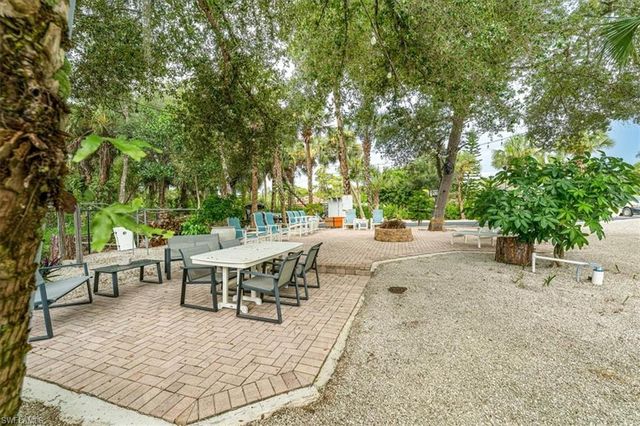328 16th AVE NW, Naples, FL 34120