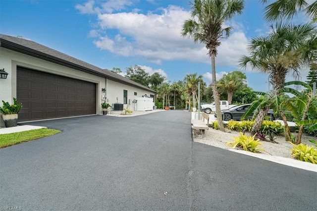 328 16th AVE NW, Naples, FL 34120