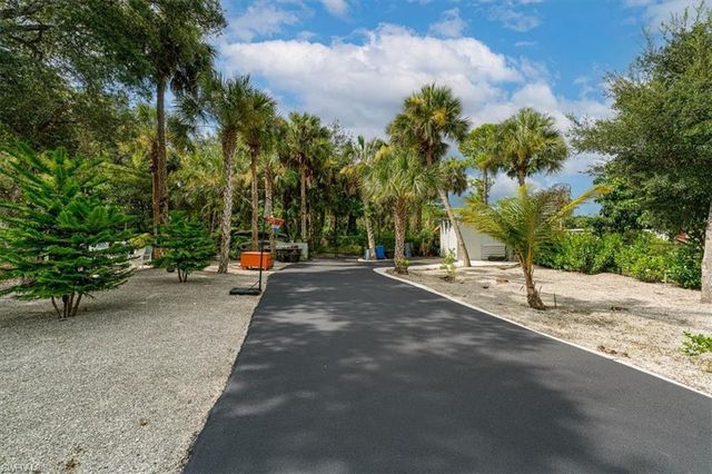 328 16th AVE NW, Naples, FL 34120