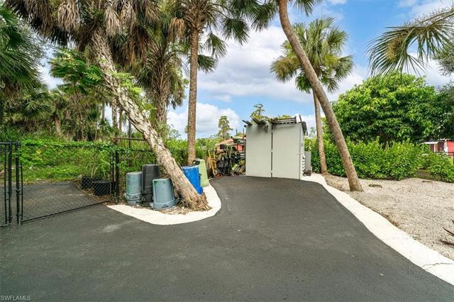 328 16th AVE NW, Naples, FL 34120