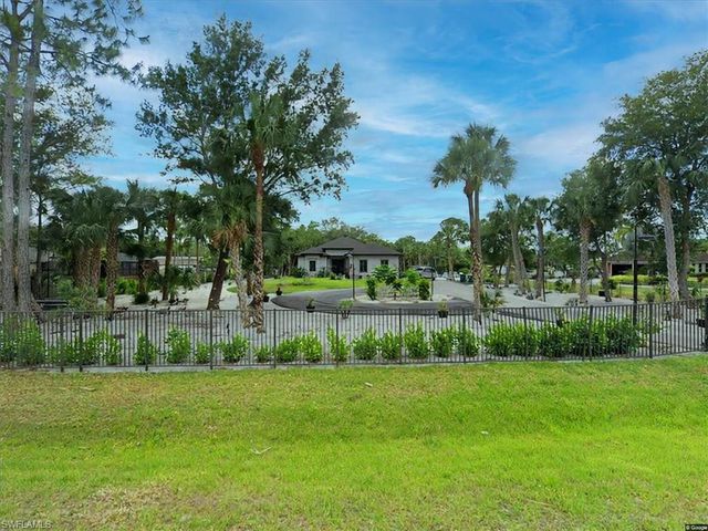 328 16th AVE NW, Naples, FL 34120