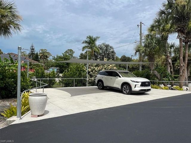 328 16th AVE NW, Naples, FL 34120