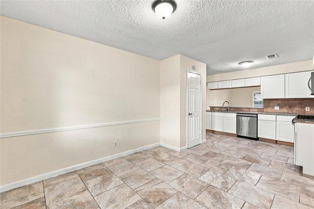 426 Corley Drive, Highlands, TX 77562