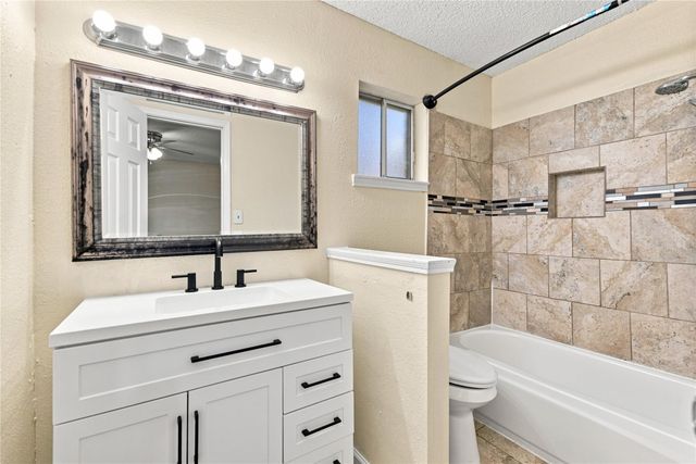 426 Corley Drive, Highlands, TX 77562