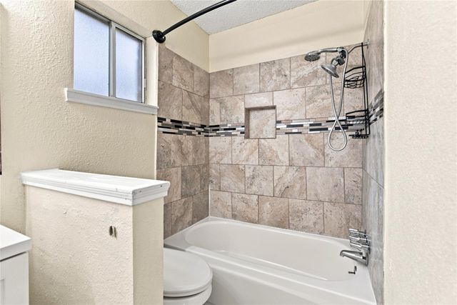426 Corley Drive, Highlands, TX 77562