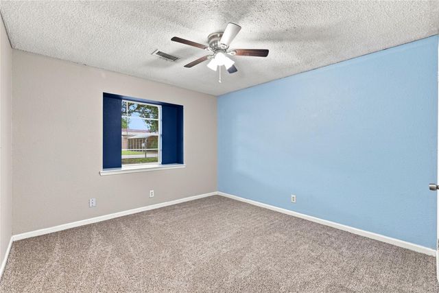426 Corley Drive, Highlands, TX 77562