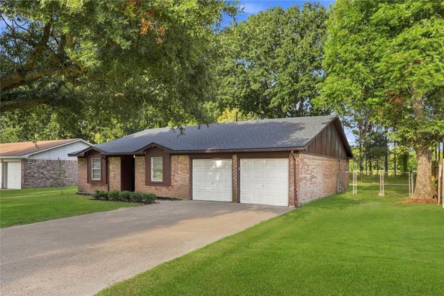 426 Corley Drive, Highlands, TX 77562