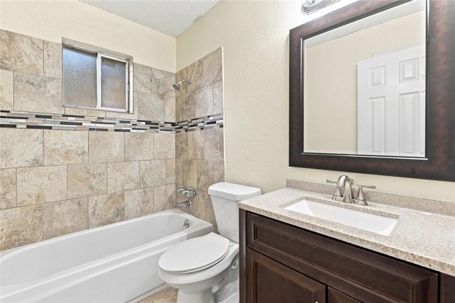 426 Corley Drive, Highlands, TX 77562