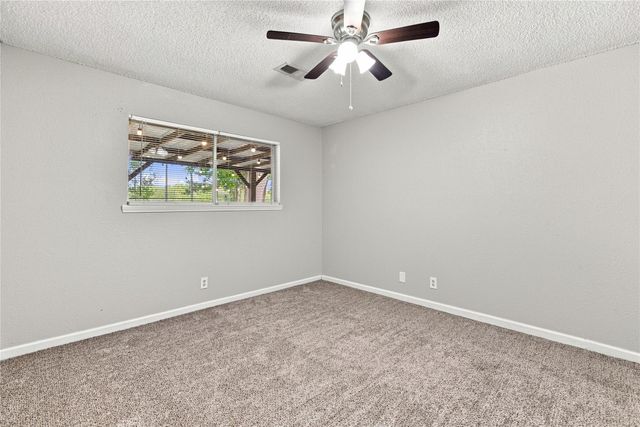 426 Corley Drive, Highlands, TX 77562