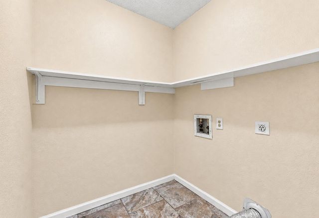 426 Corley Drive, Highlands, TX 77562