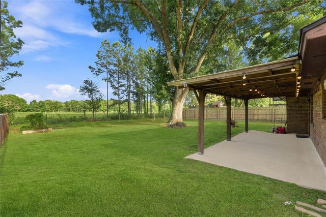 426 Corley Drive, Highlands, TX 77562