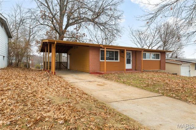 1729 Keelen Drive, St Louis, MO 63136