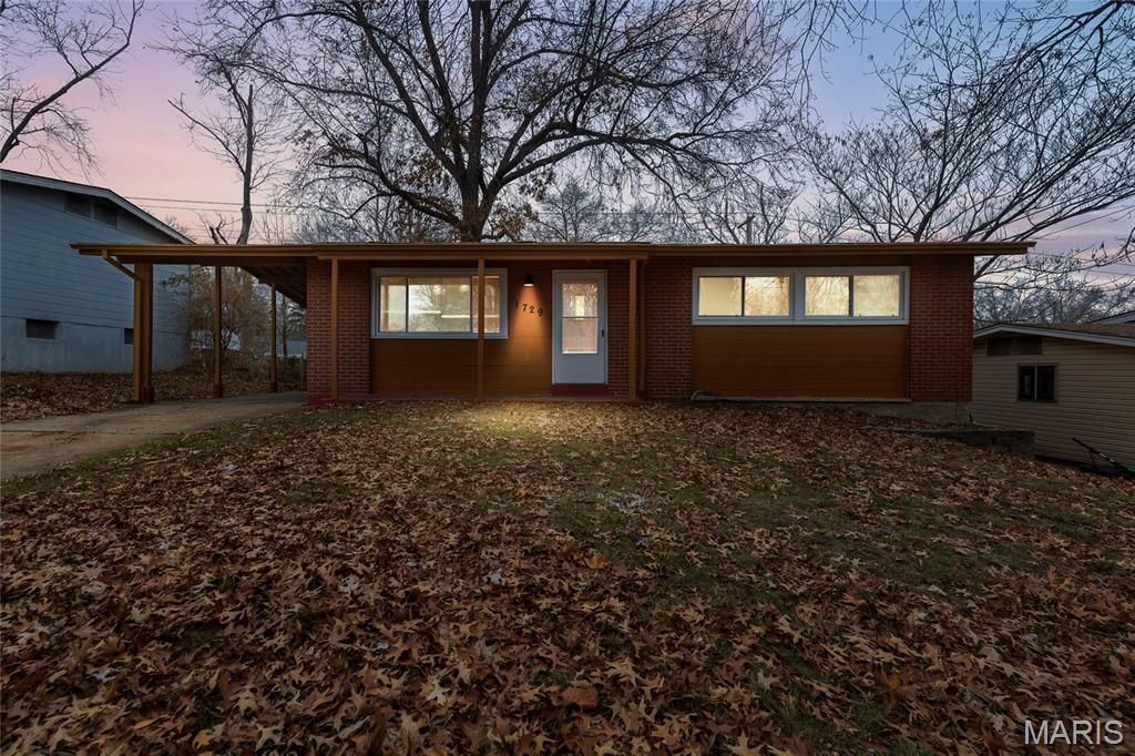 1729 Keelen Drive, St Louis, MO 63136