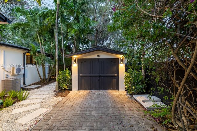 10901 NE 3rd Ave, Miami, FL 33161