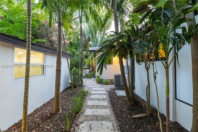 10901 NE 3rd Ave, Miami, FL 33161