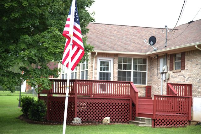 442 S Military St, Loretto, TN 38469