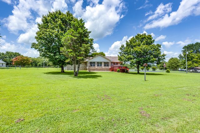 442 S Military St, Loretto, TN 38469