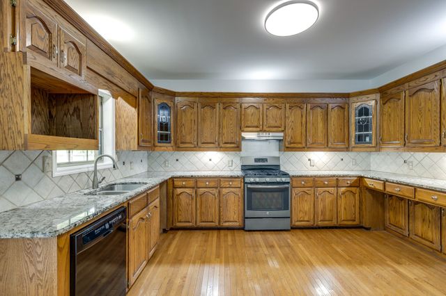 442 S Military St, Loretto, TN 38469