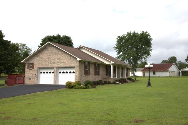 442 S Military St, Loretto, TN 38469