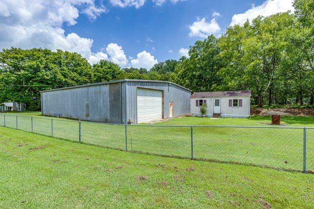 442 S Military St, Loretto, TN 38469