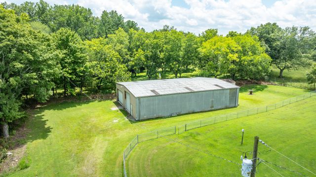 442 S Military St, Loretto, TN 38469