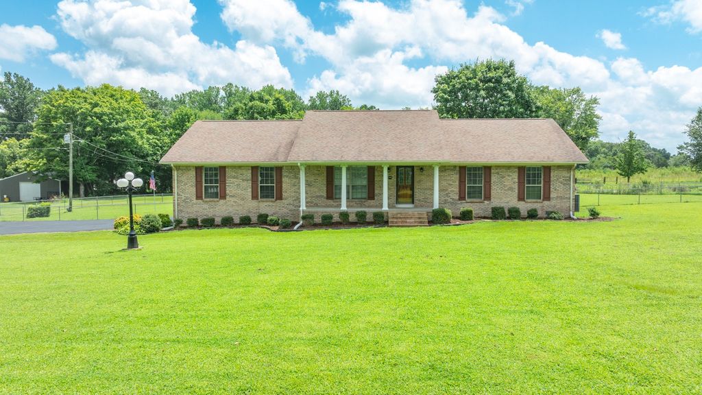 442 S Military St, Loretto, TN 38469