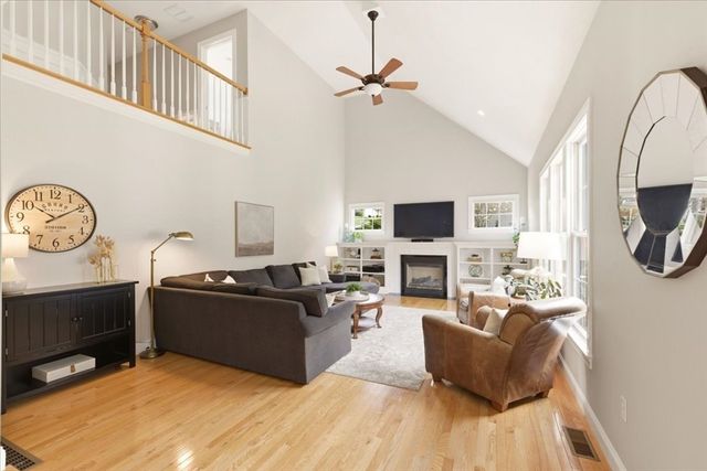 150 Brandywine Rd, Franklin, MA 02038
