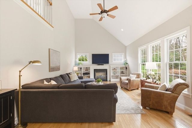 150 Brandywine Rd, Franklin, MA 02038