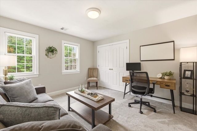 150 Brandywine Rd, Franklin, MA 02038