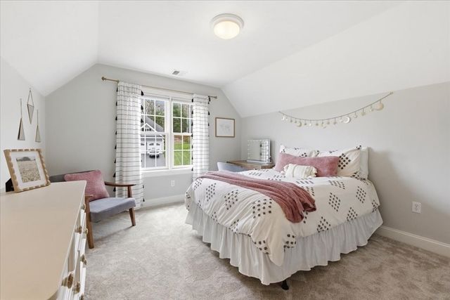 150 Brandywine Rd, Franklin, MA 02038