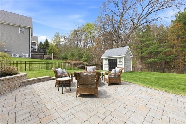 150 Brandywine Rd, Franklin, MA 02038