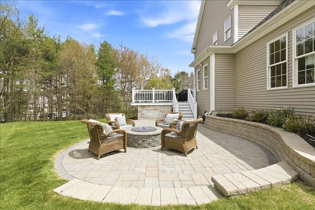 150 Brandywine Rd, Franklin, MA 02038