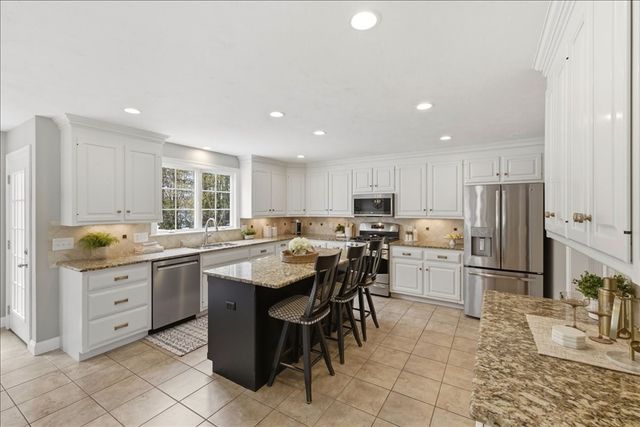 150 Brandywine Rd, Franklin, MA 02038