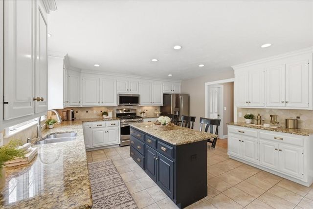 150 Brandywine Rd, Franklin, MA 02038