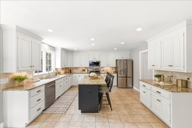 150 Brandywine Rd, Franklin, MA 02038