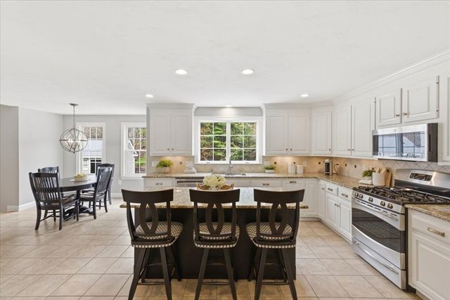 150 Brandywine Rd, Franklin, MA 02038