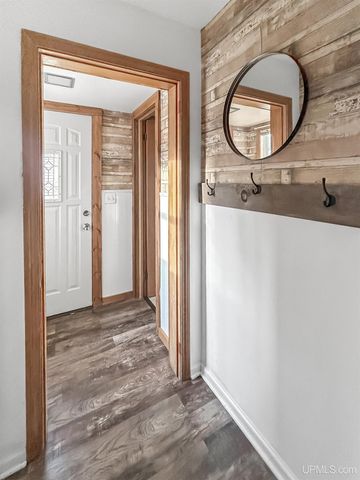 331 E Varnum Street, Munising, MI 49862