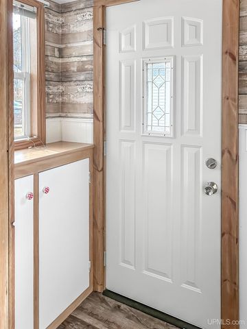 331 E Varnum Street, Munising, MI 49862